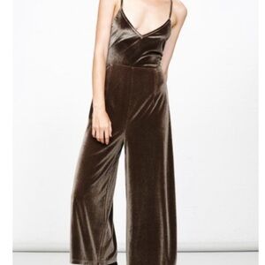 MPC Women’s Olive Green Velvet‎ V~Neck/Back Wide Leg Cropped Jumpsuit Sz M